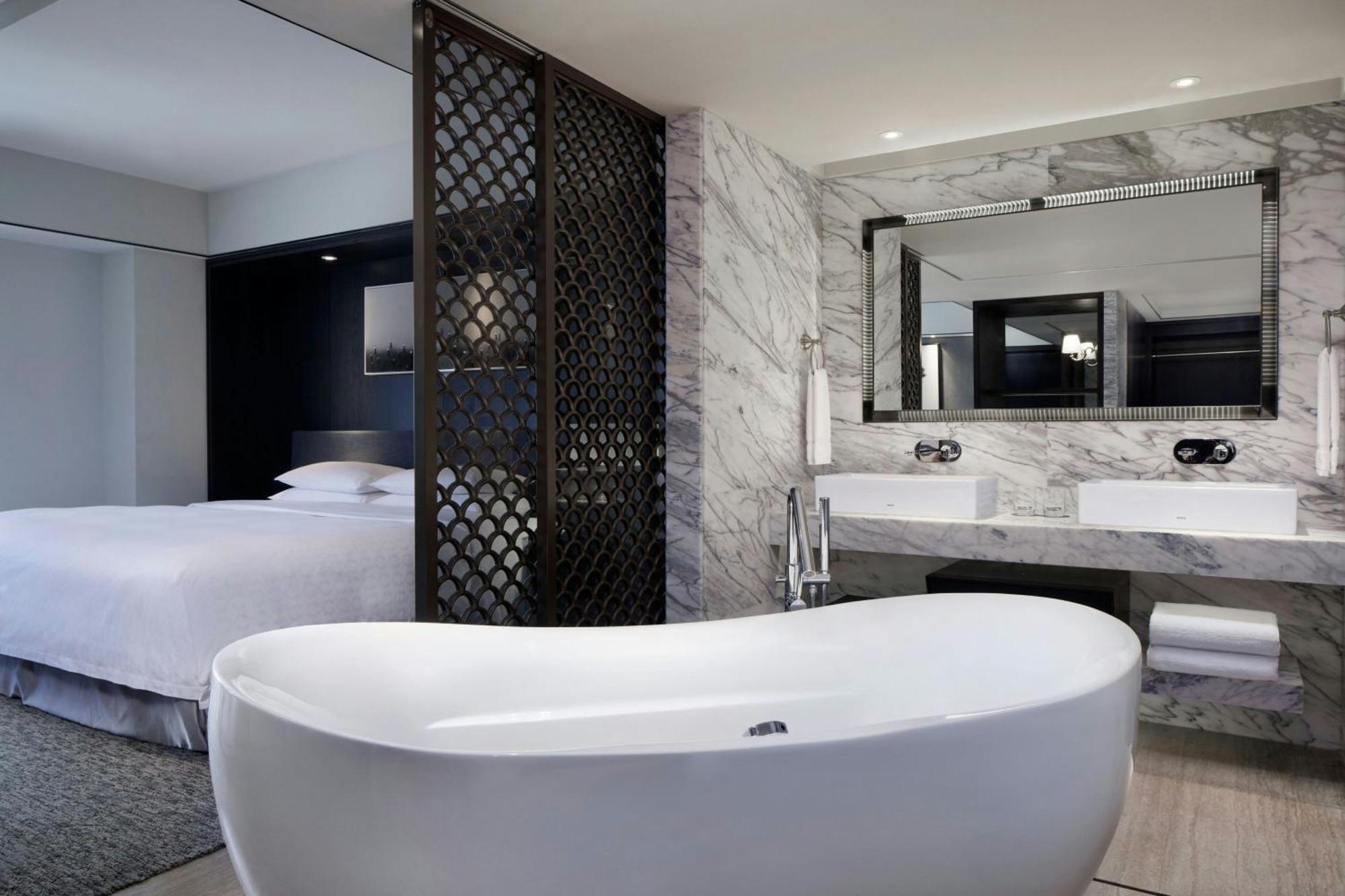 Sheraton Taitung Hotel Exterior foto A bathroom at the hotel